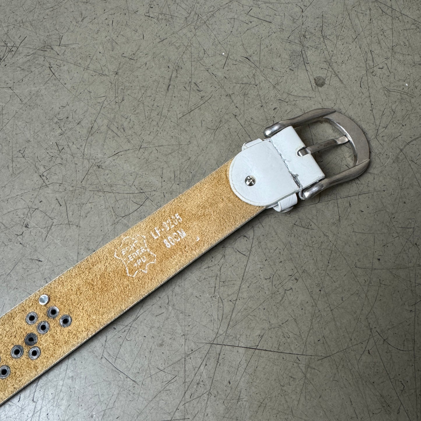 Metall Studded Leder Gürtel weiß grau 101cm