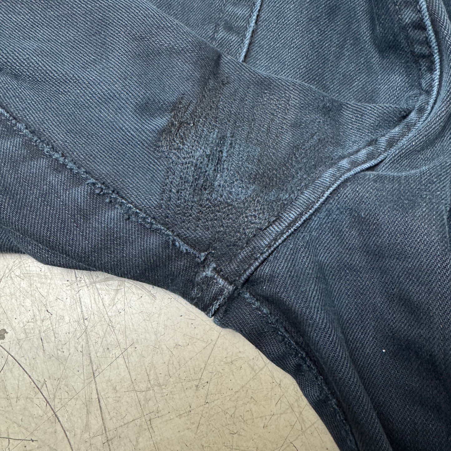 (M-L) Faded Black Stone Island Jeanshose W34