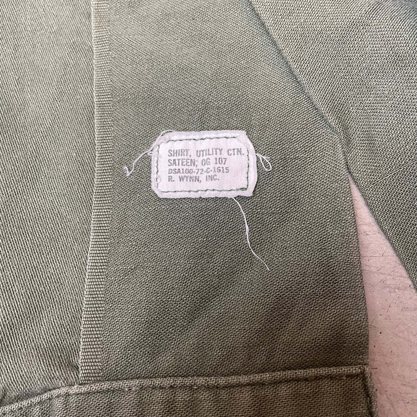 (M) 1970s OG107 Cotton Sateen US Army Hemd faded grün