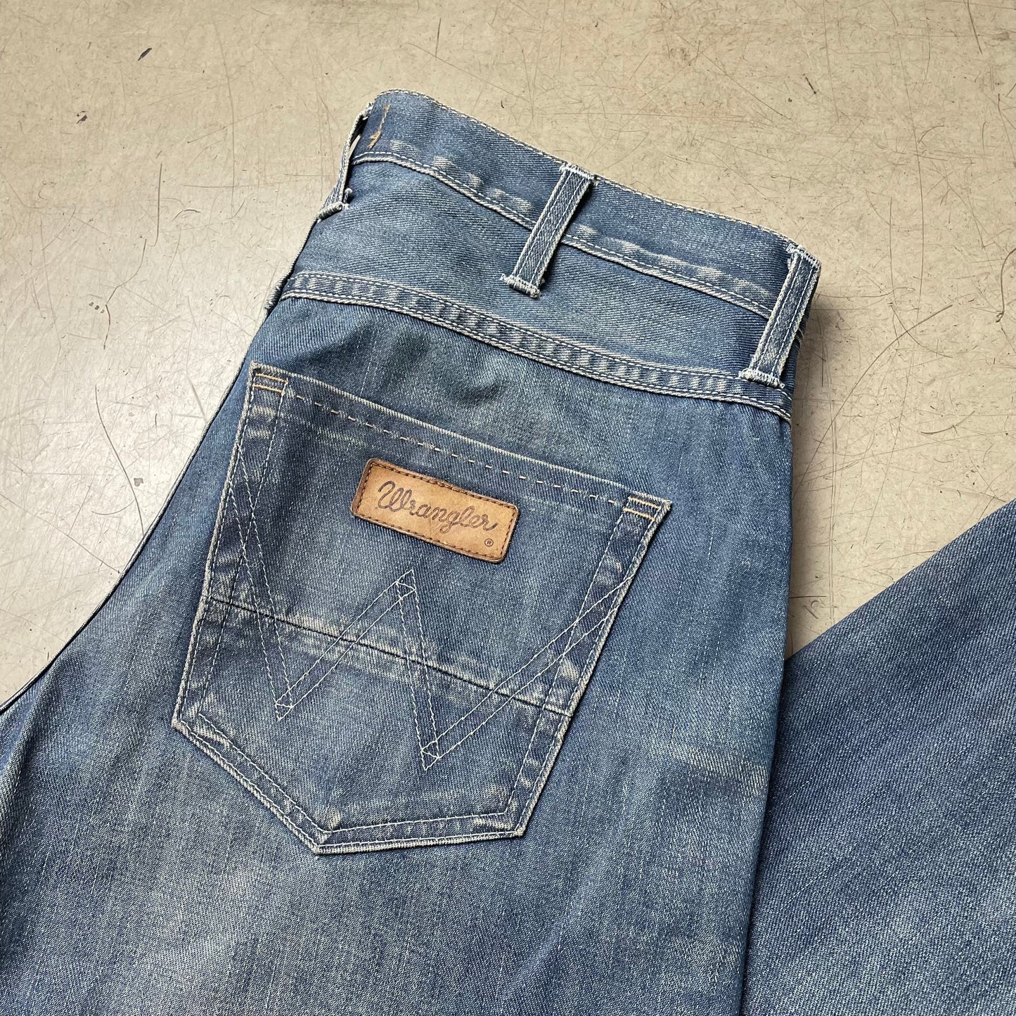 (M-L) Wrangler „Bruce“ Jeanshose faded blau W30/L34
