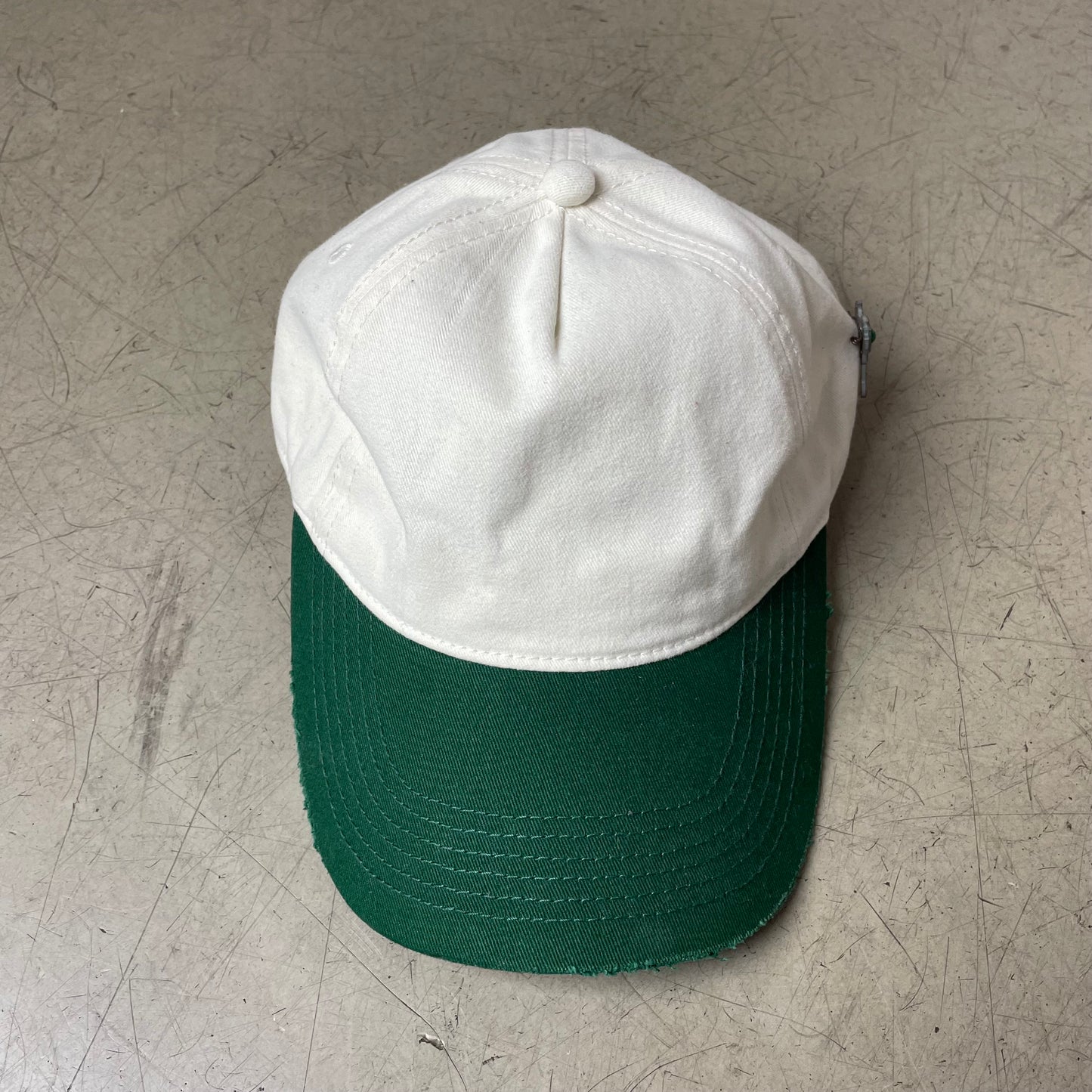 Antik Vintage Pin Canvas Cap dunkelgrün beige