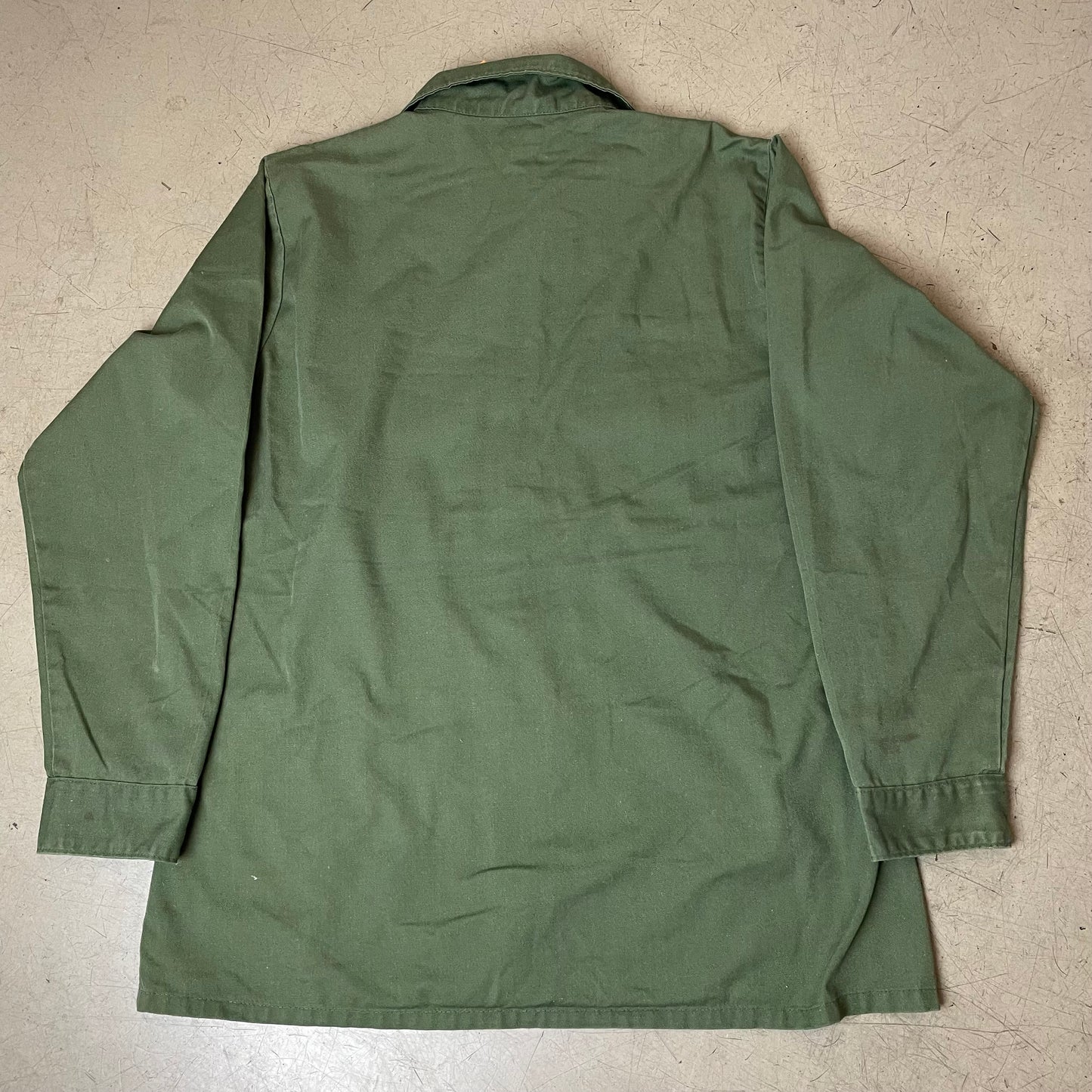 (L) 1970s OG107 Cotton Sateen US Army Hemd grün