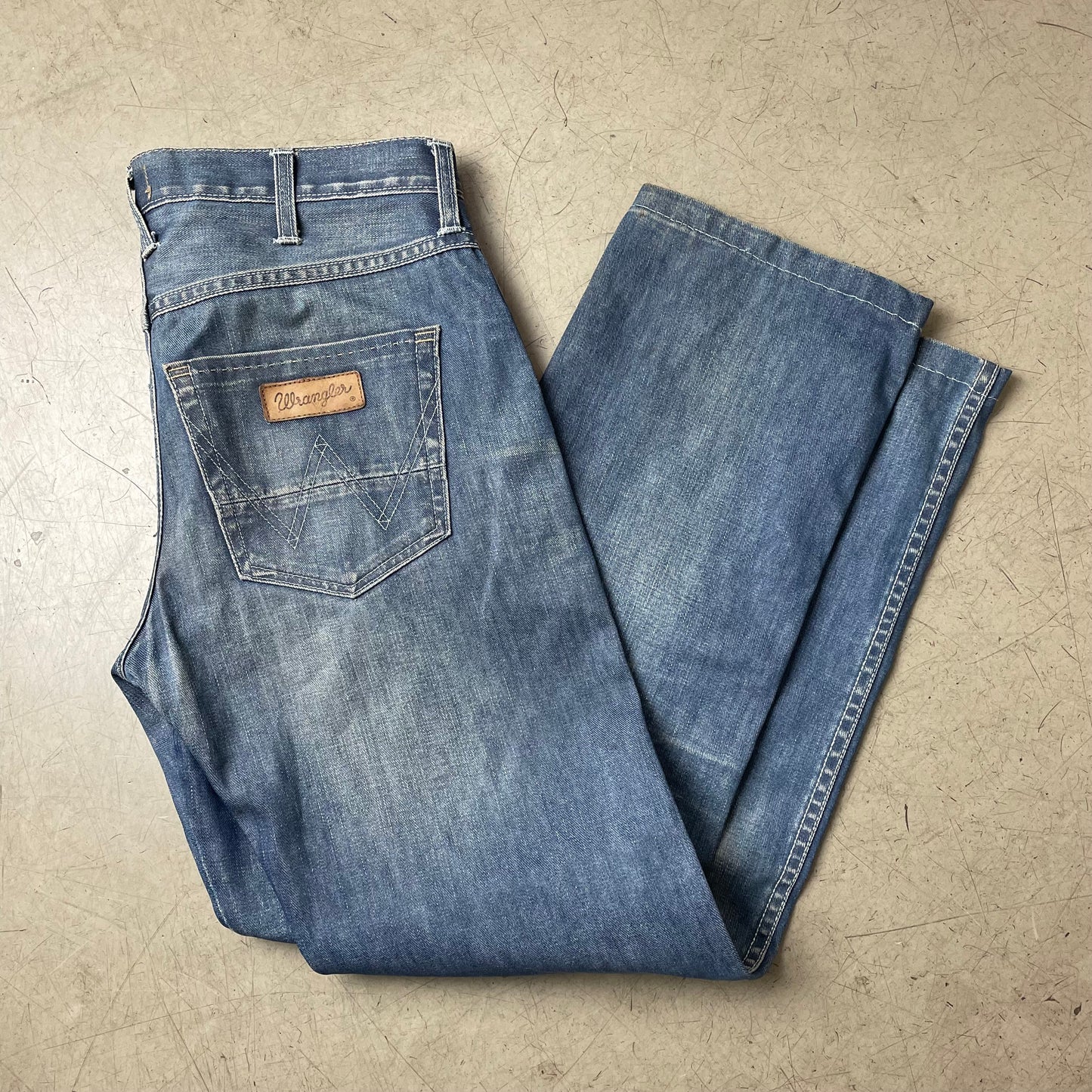 (M-L) Wrangler „Bruce“ Jeanshose faded blau W30/L34