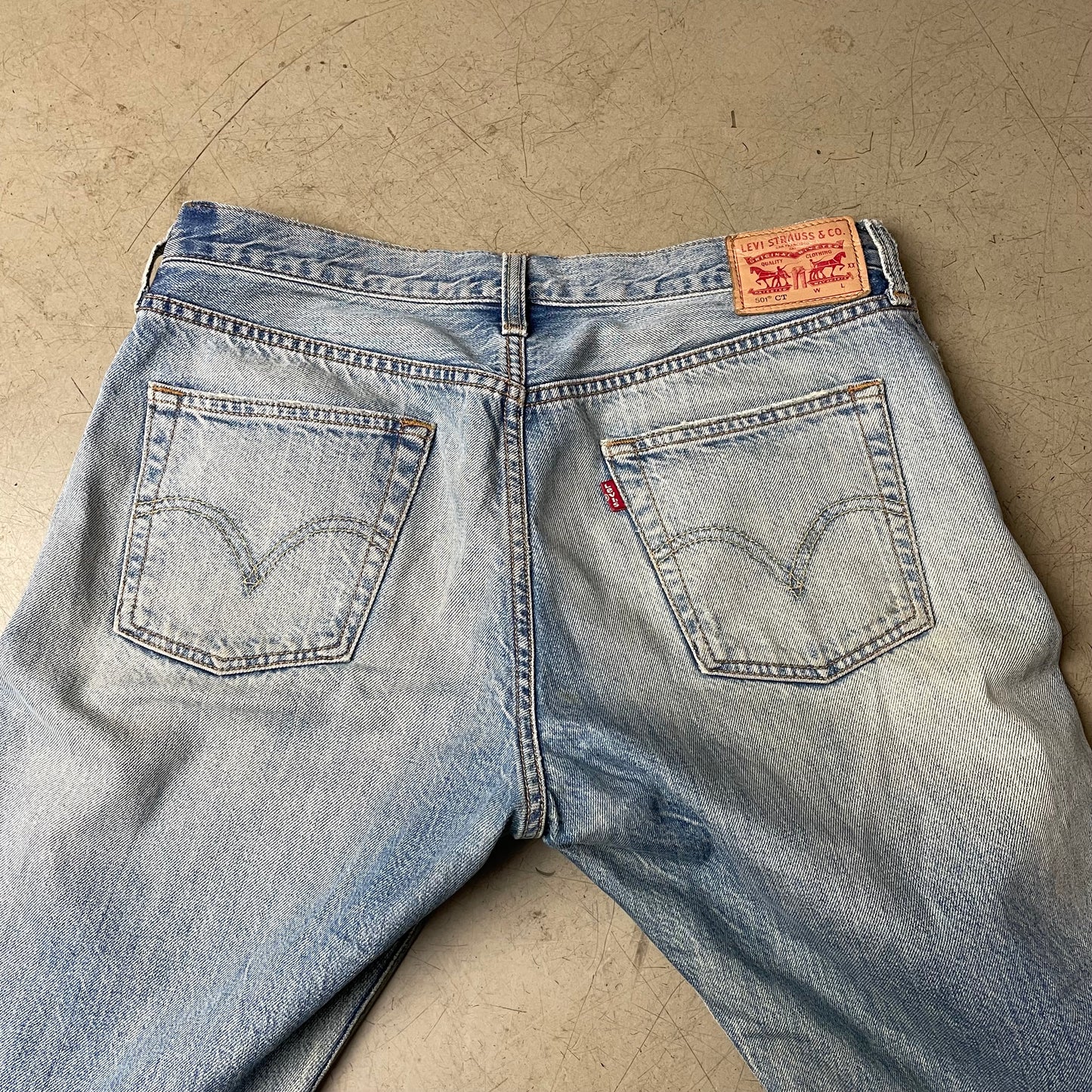 (M) Ripped Levi’s 501 CT Jeanshose faded hellblau W29/L32