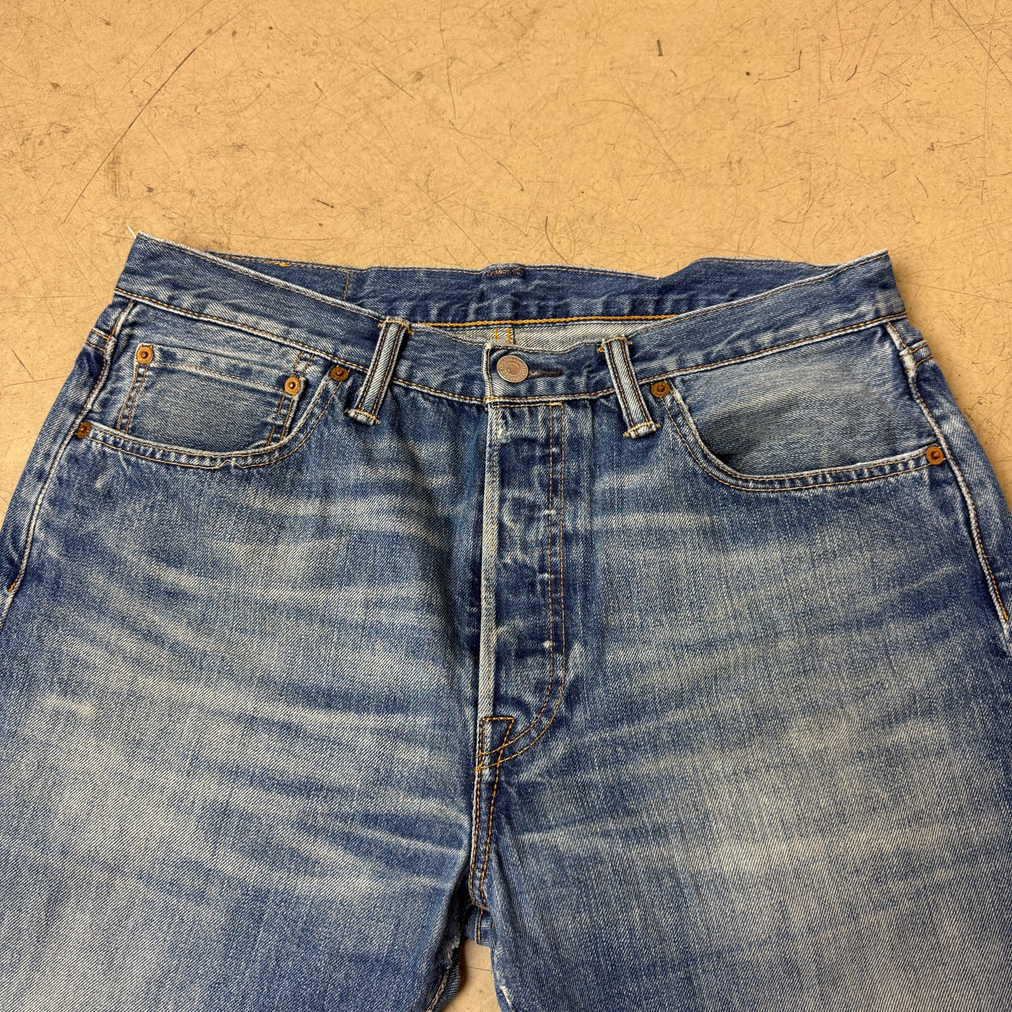 (L) Faded Levi’s 501 Jeanshose Blau W33/L36