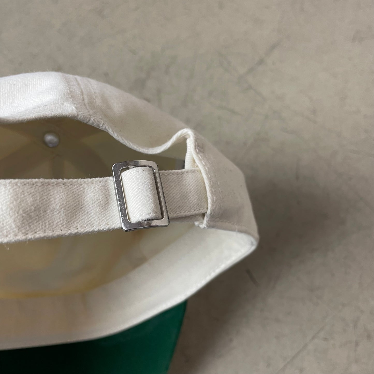 Antik Vintage Pin Canvas Cap dunkelgrün beige