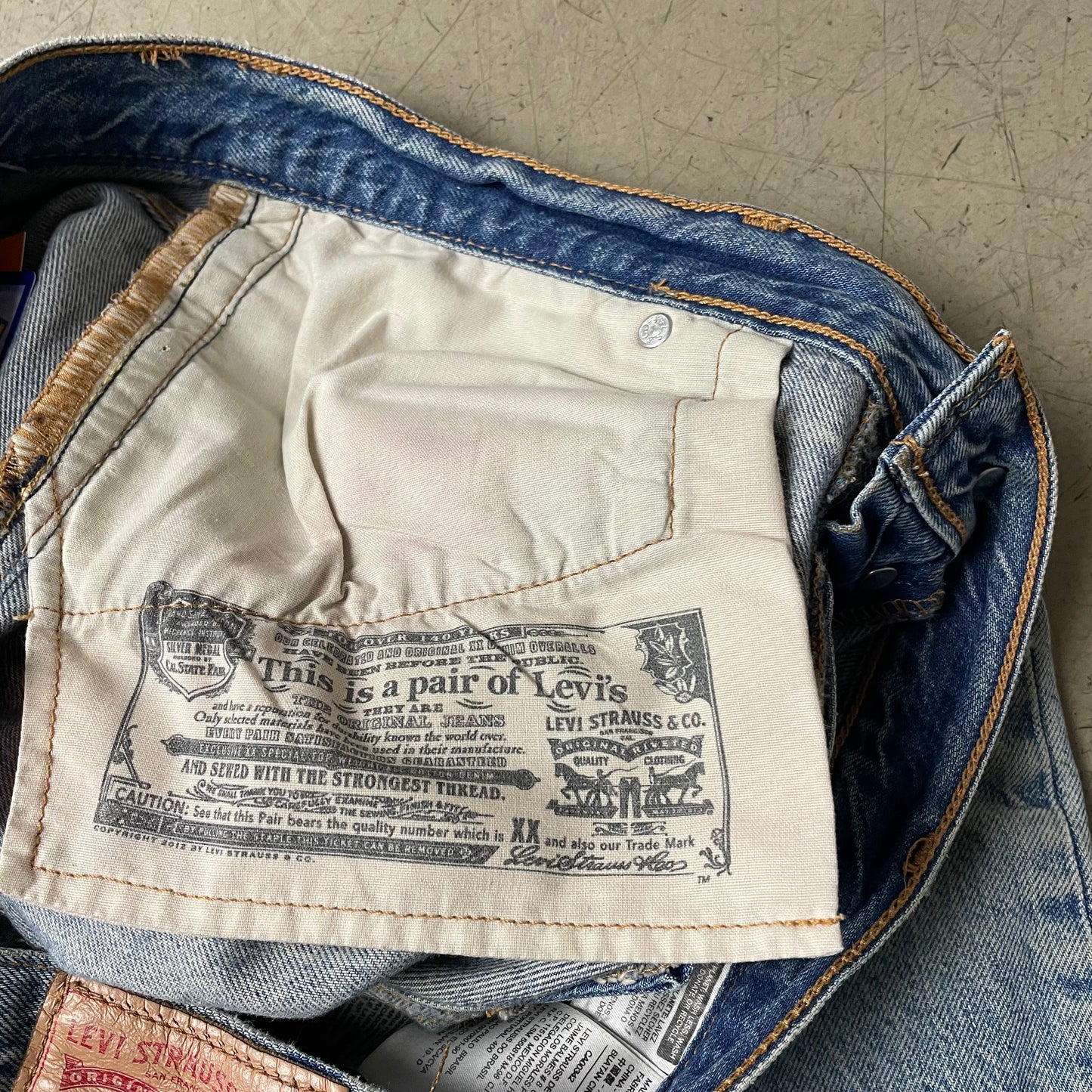 (M) Ripped Levi’s 501 CT Jeanshose faded hellblau W29/L32