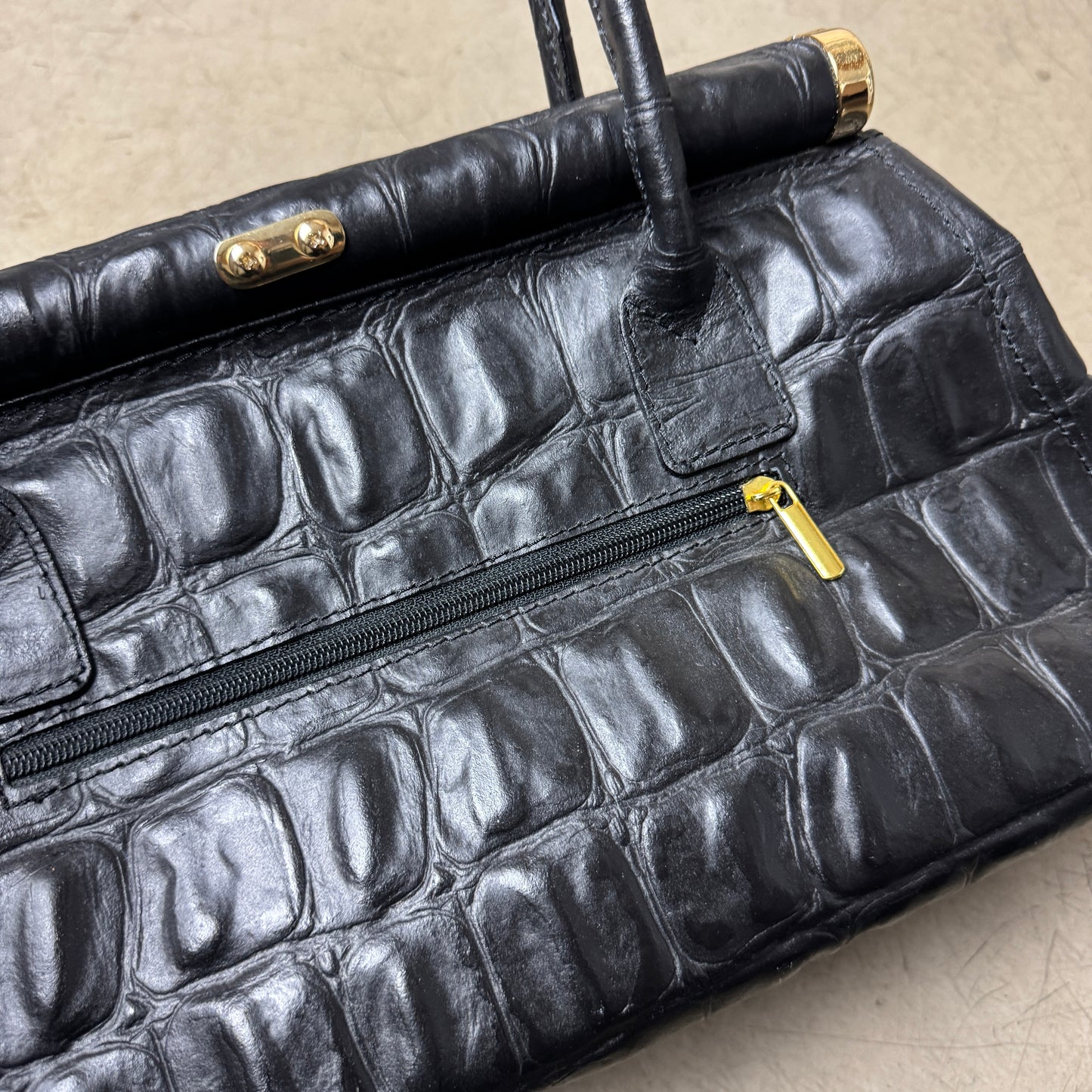 Vintage Croco Prägung Leder Handtasche schwarz