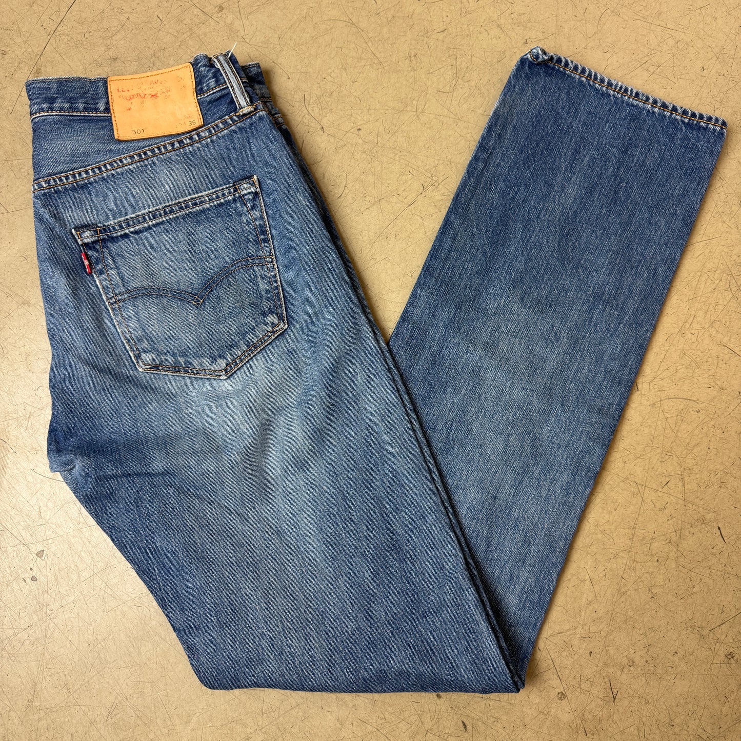 (L) Faded Levi’s 501 Jeanshose Blau W33/L36