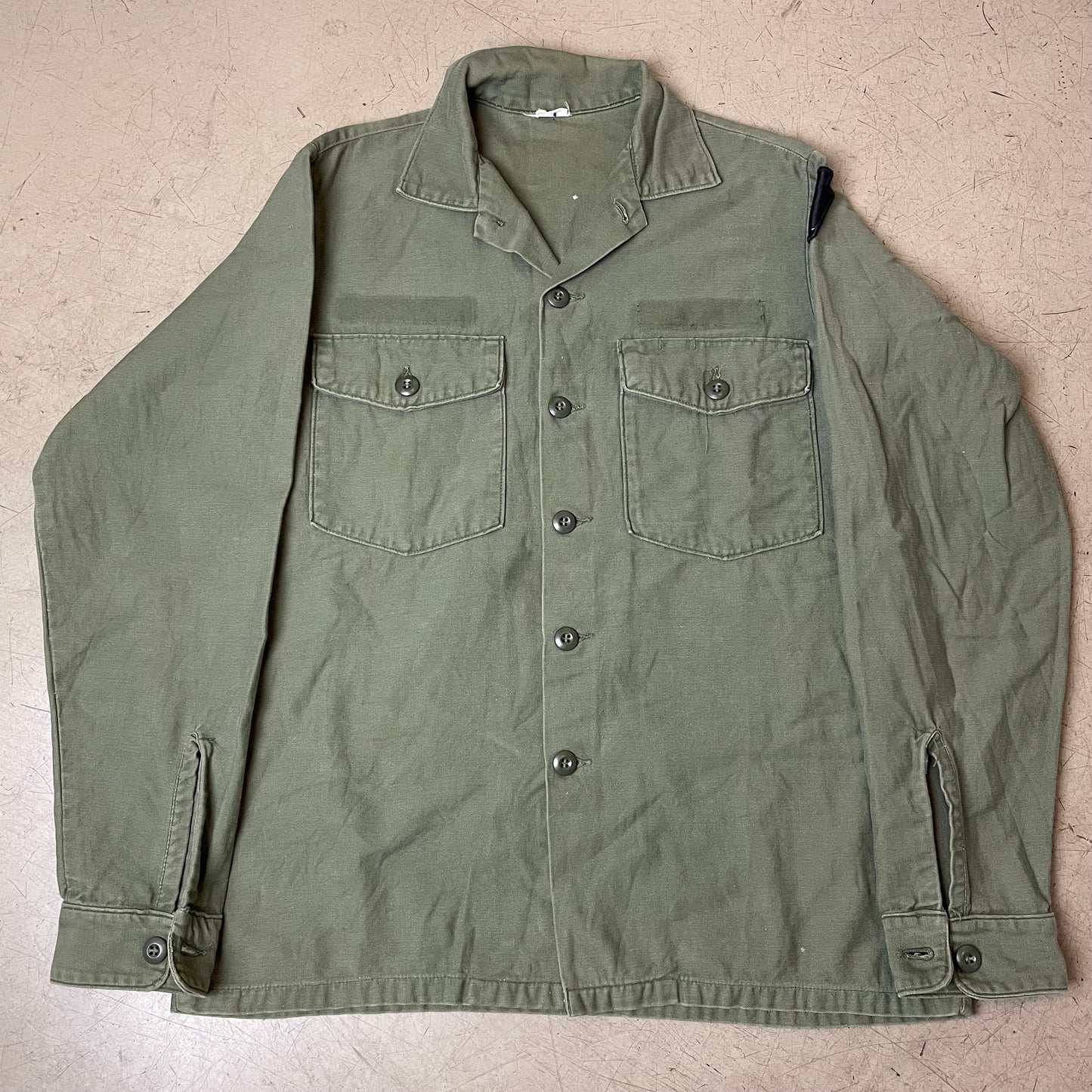 (M) 1970s OG107 Cotton Sateen US Army Hemd faded grün