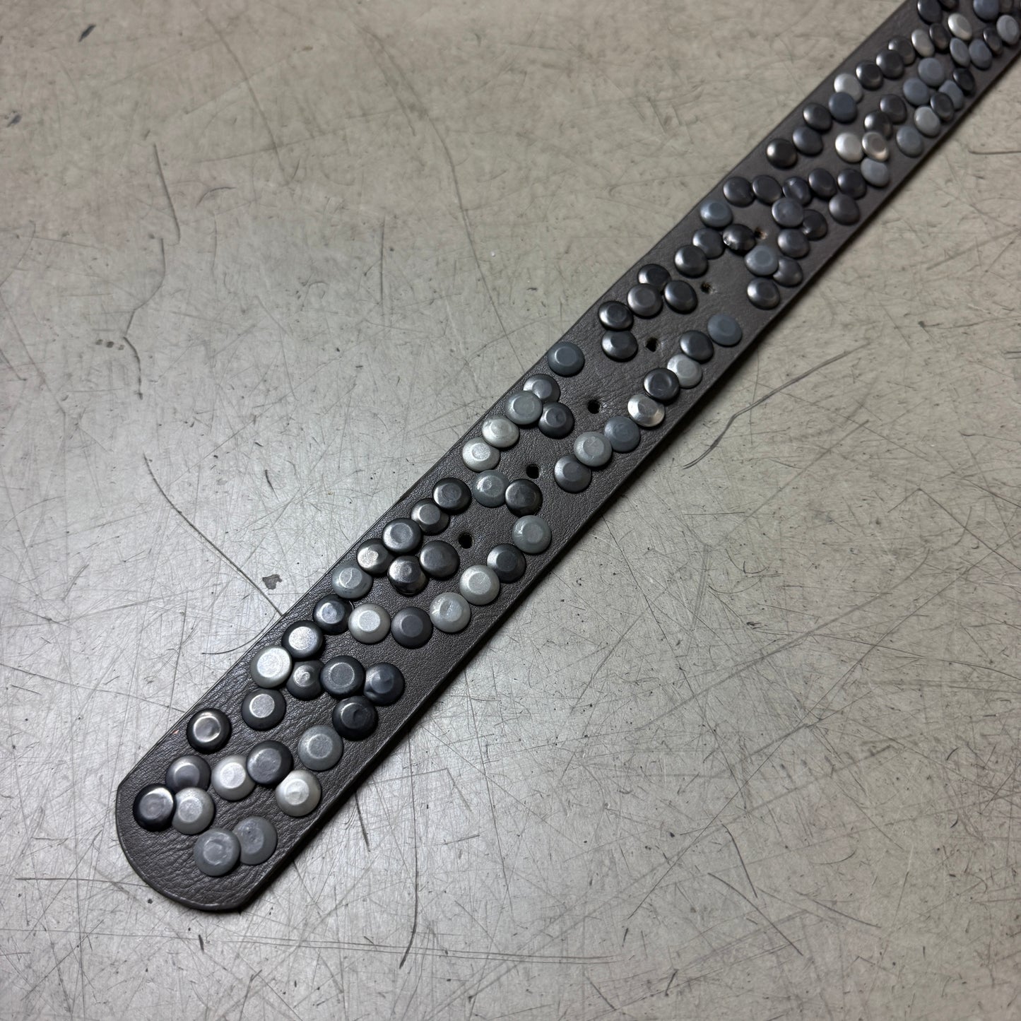 Metall Studded Leder Gürtel Grau Silber 110cm