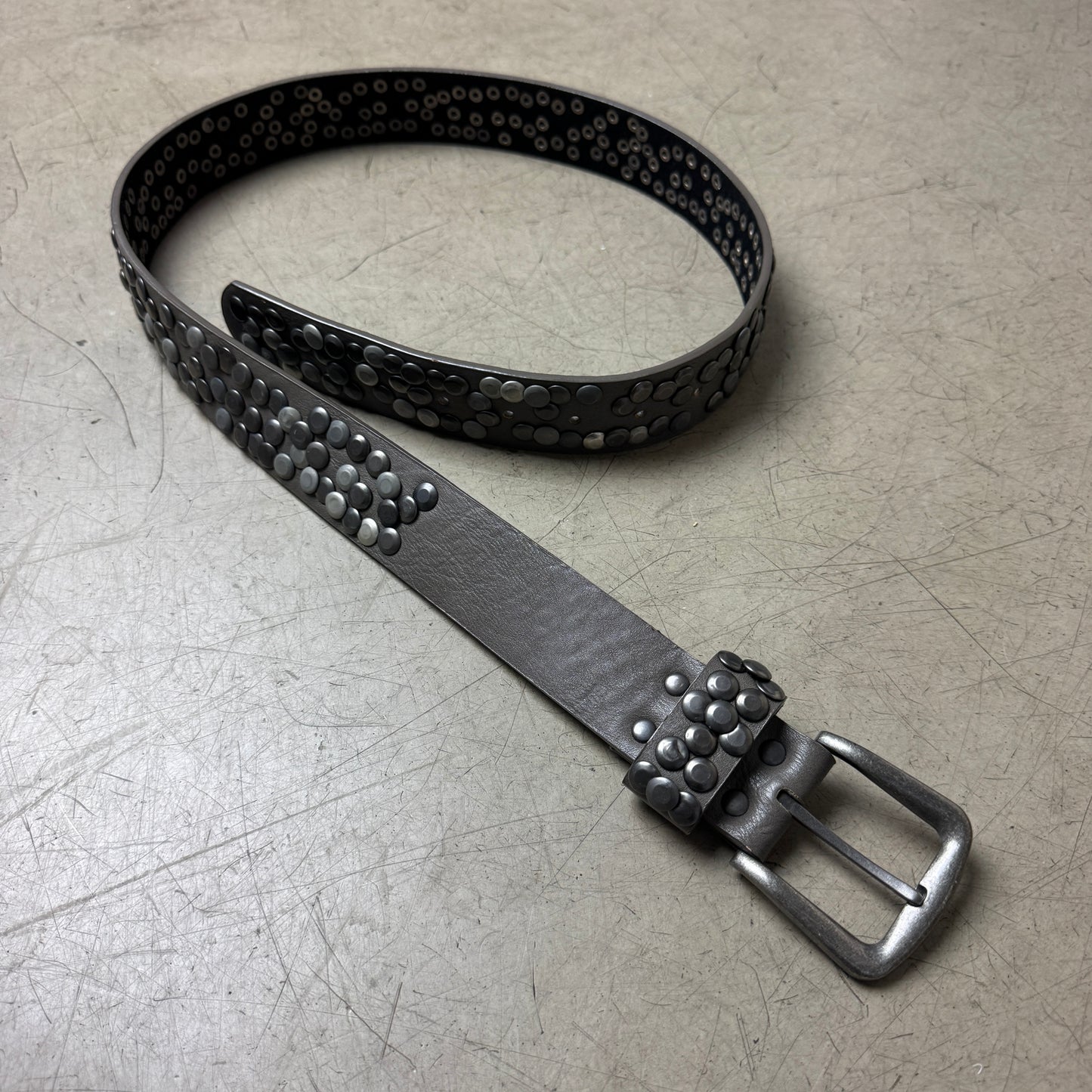 Metall Studded Leder Gürtel Grau Silber 110cm
