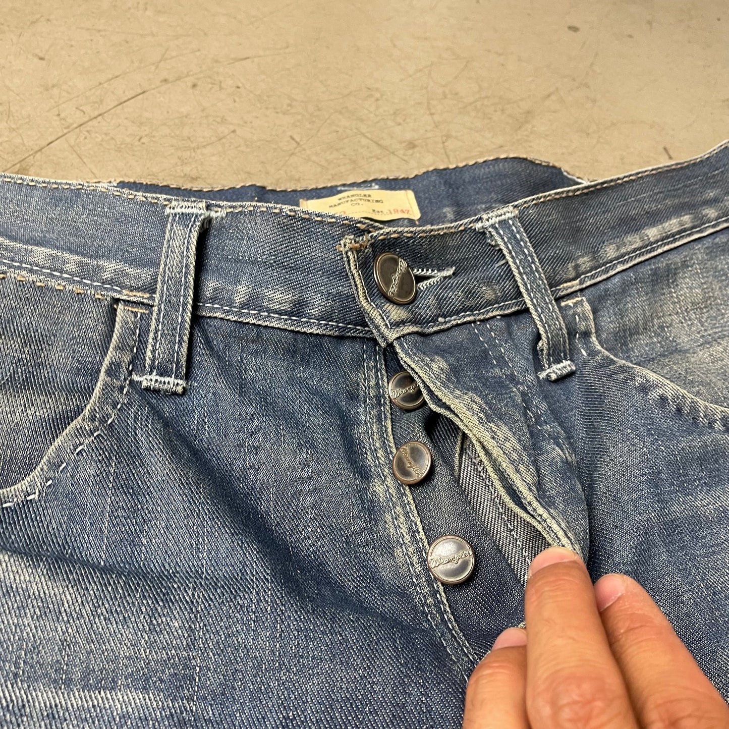 (M-L) Wrangler „Bruce“ Jeanshose faded blau W30/L34