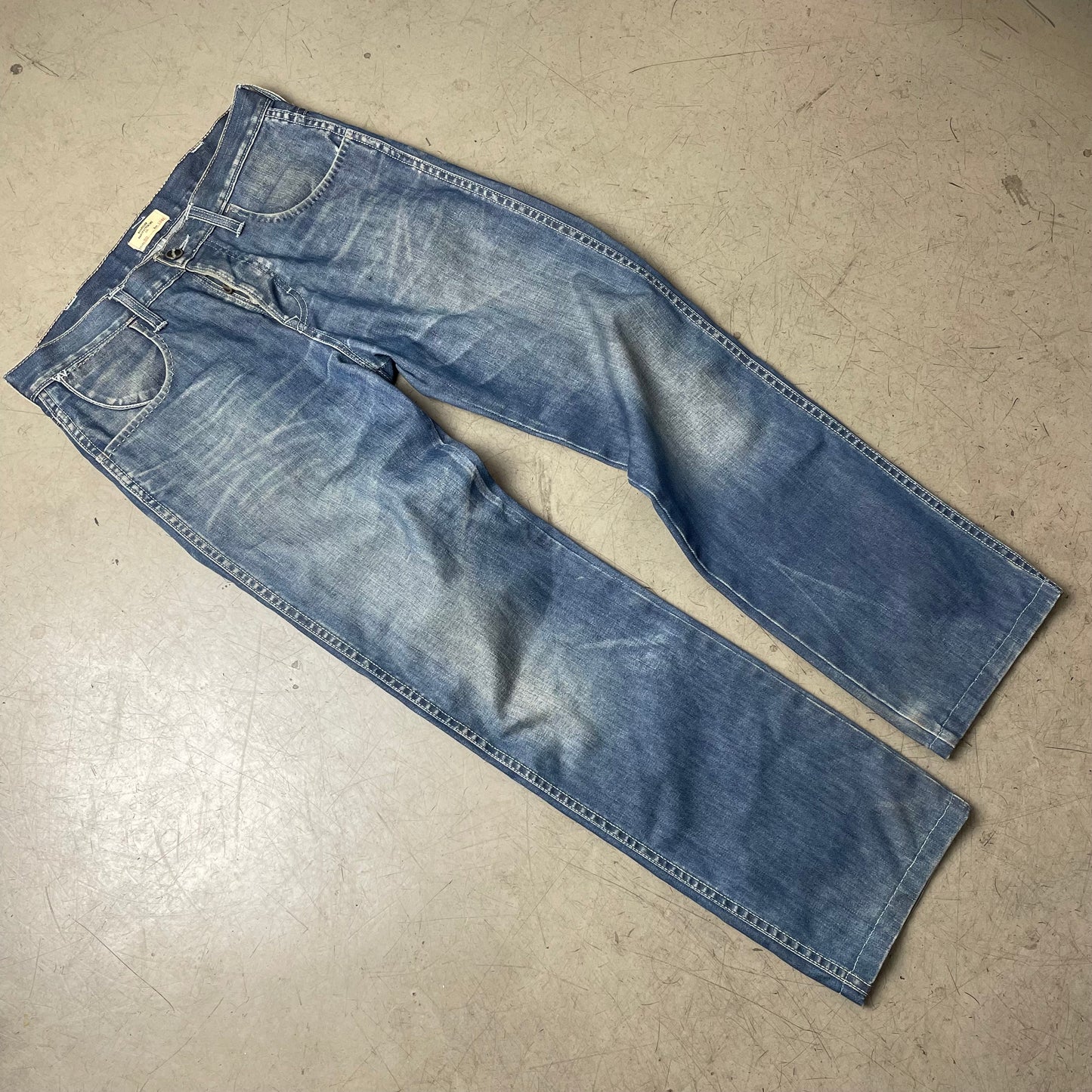 (M-L) Wrangler „Bruce“ Jeanshose faded blau W30/L34