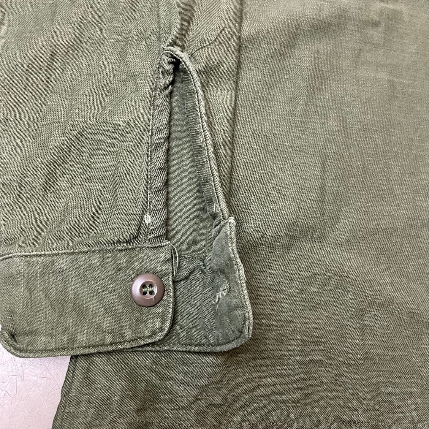 (L) 1970s OG107 Cotton Sateen US Army Hemd grün