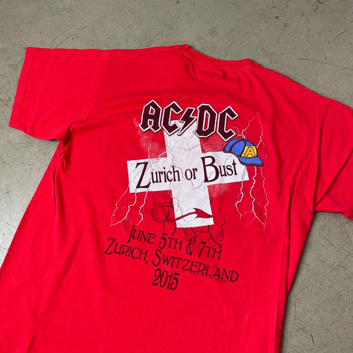 (M-L) Acdc Band Tour tshirt Zurich Switzerland 2015 rot