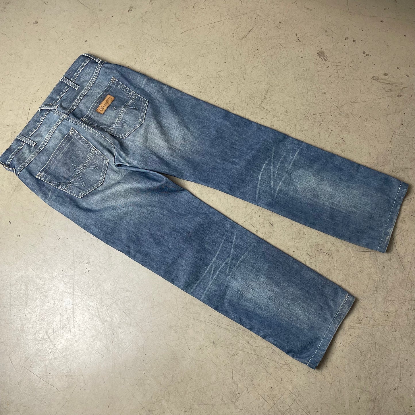 (M-L) Wrangler „Bruce“ Jeanshose faded blau W30/L34