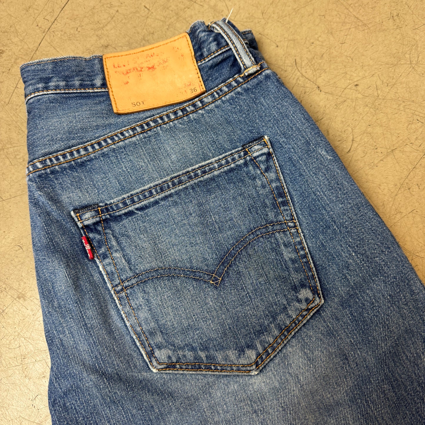 (L) Faded Levi’s 501 Jeanshose Blau W33/L36