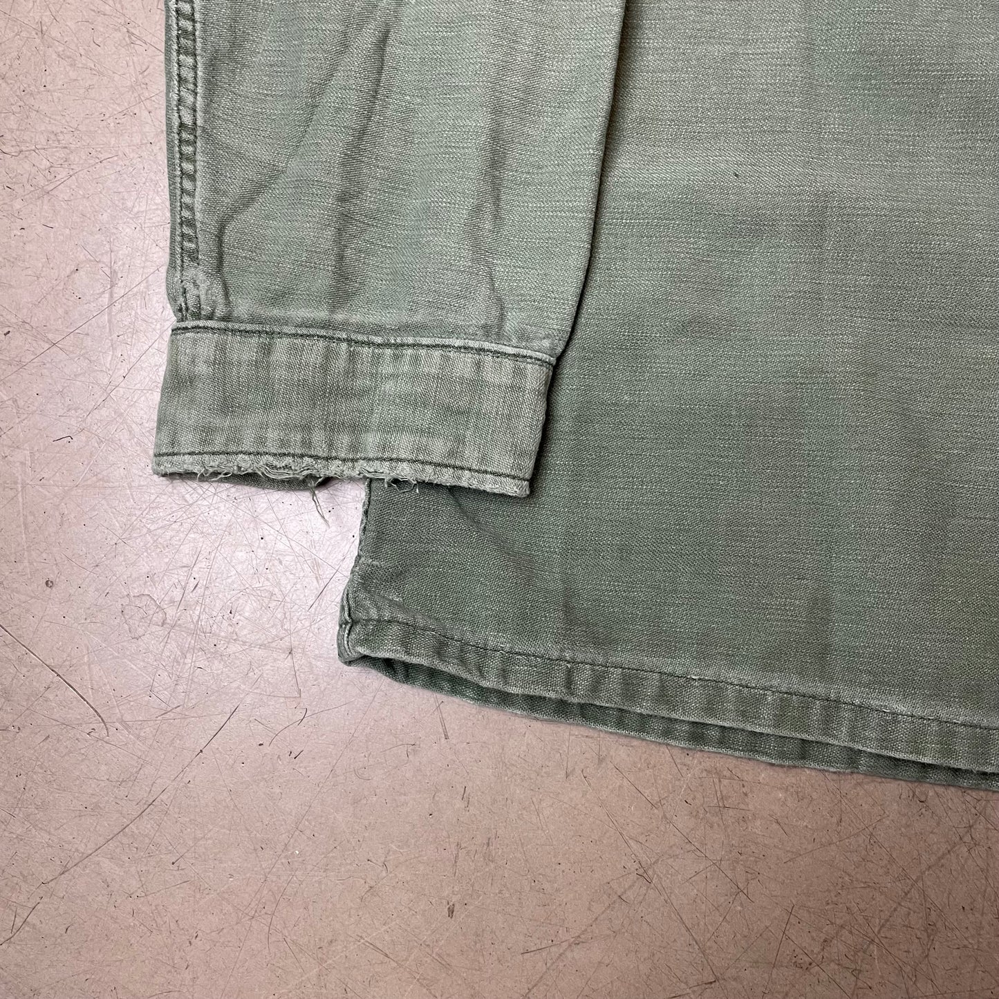 (S) 1970s OG107 Cotton Sateen Hemd US Army faded grün