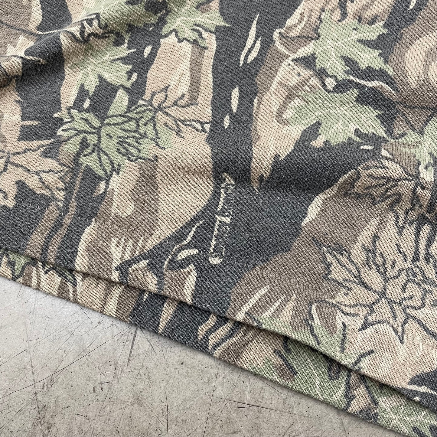 (L) 1990s Single Stitch Camo Realtree Hotel Souvenir Tshirt grün