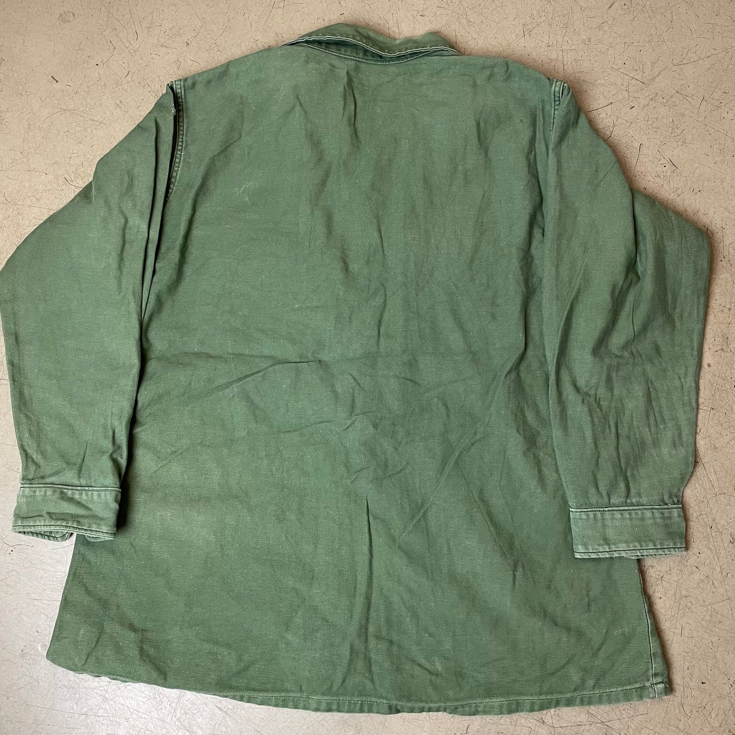 (M-L) 1970s OG107 Cotton Sateen US Army Hemd grün