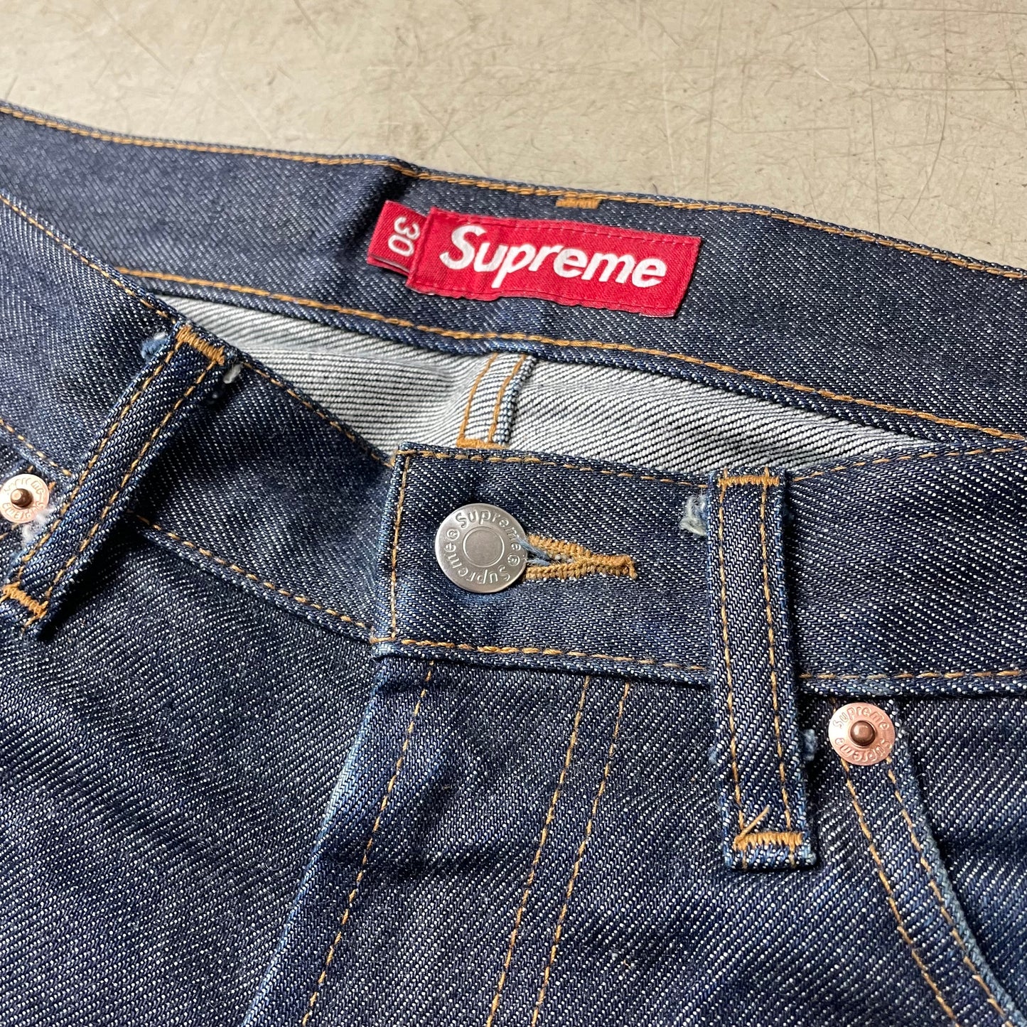 (L) Supreme Selvedge Selvage Denim Jeanshose dunkelblau W30