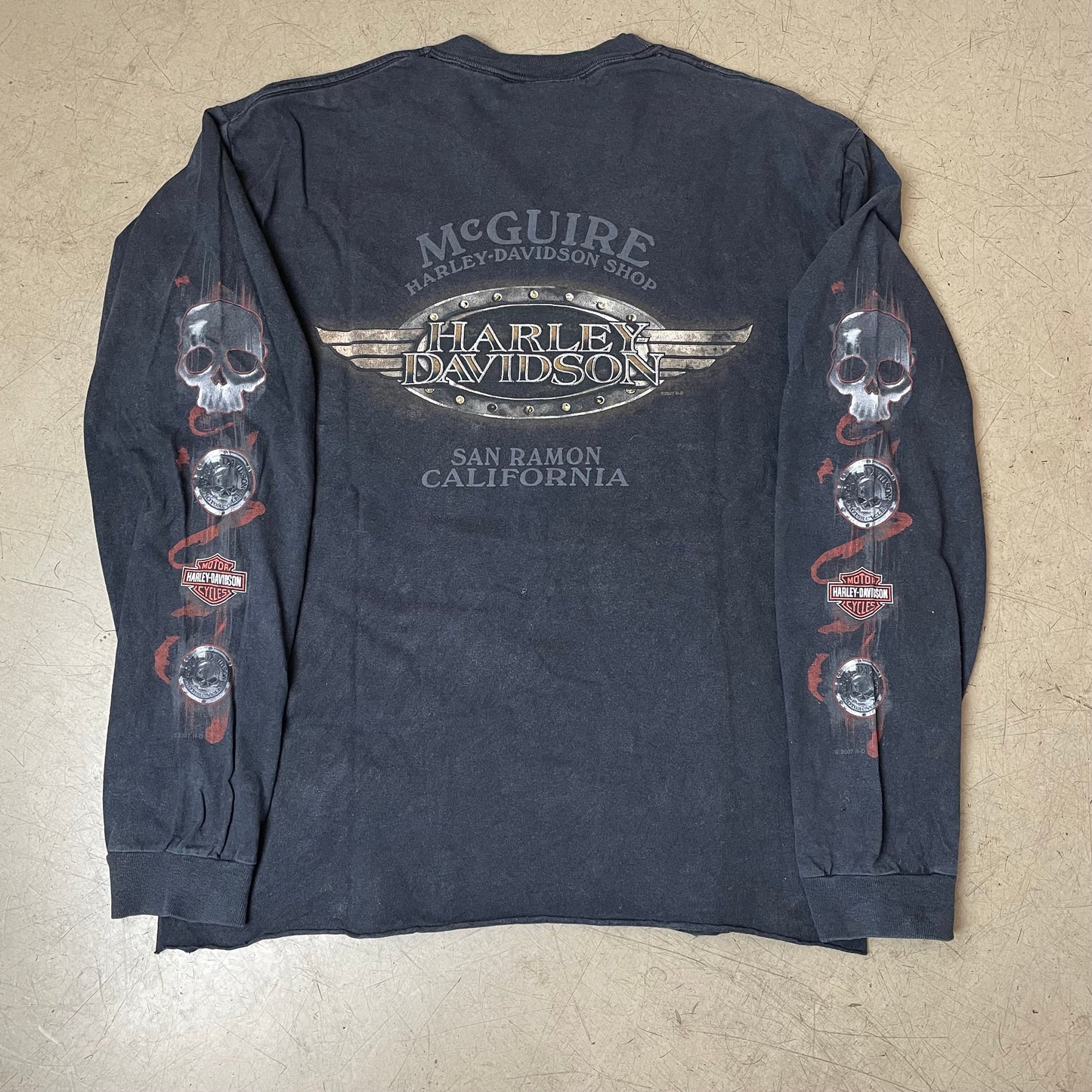 (L) 2007 Harley Davidson Skull Longsleeve black cropped California