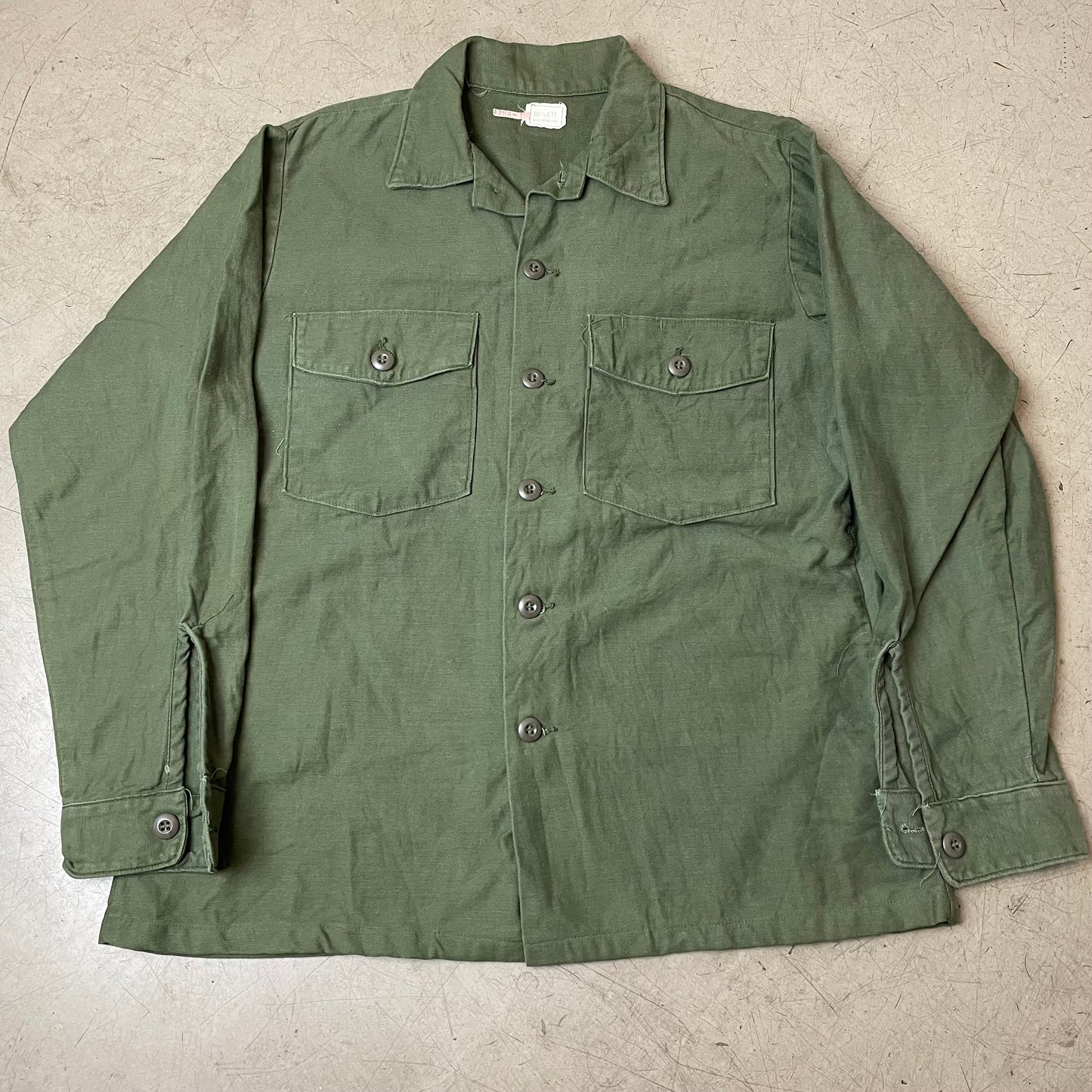(L) 1970s OG107 Cotton Sateen US Army Hemd grün