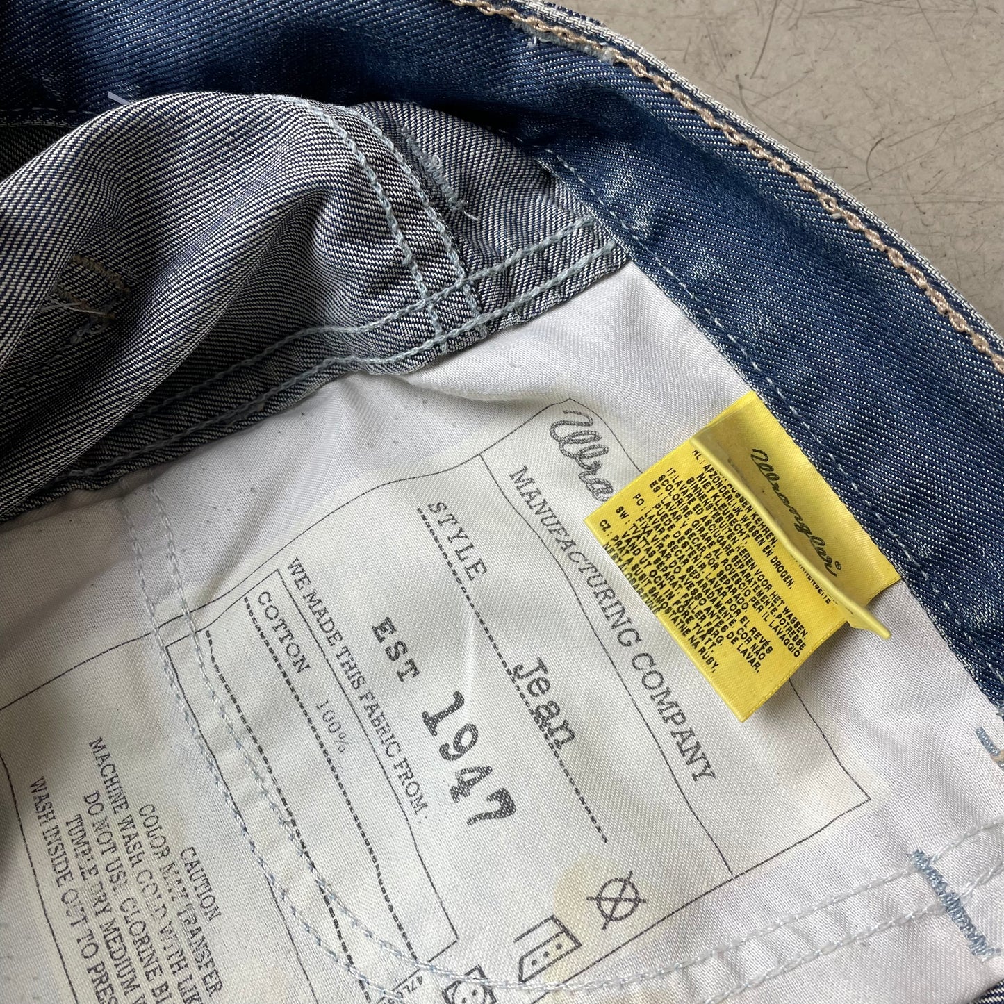 (M-L) Wrangler „Bruce“ Jeanshose faded blau W30/L34
