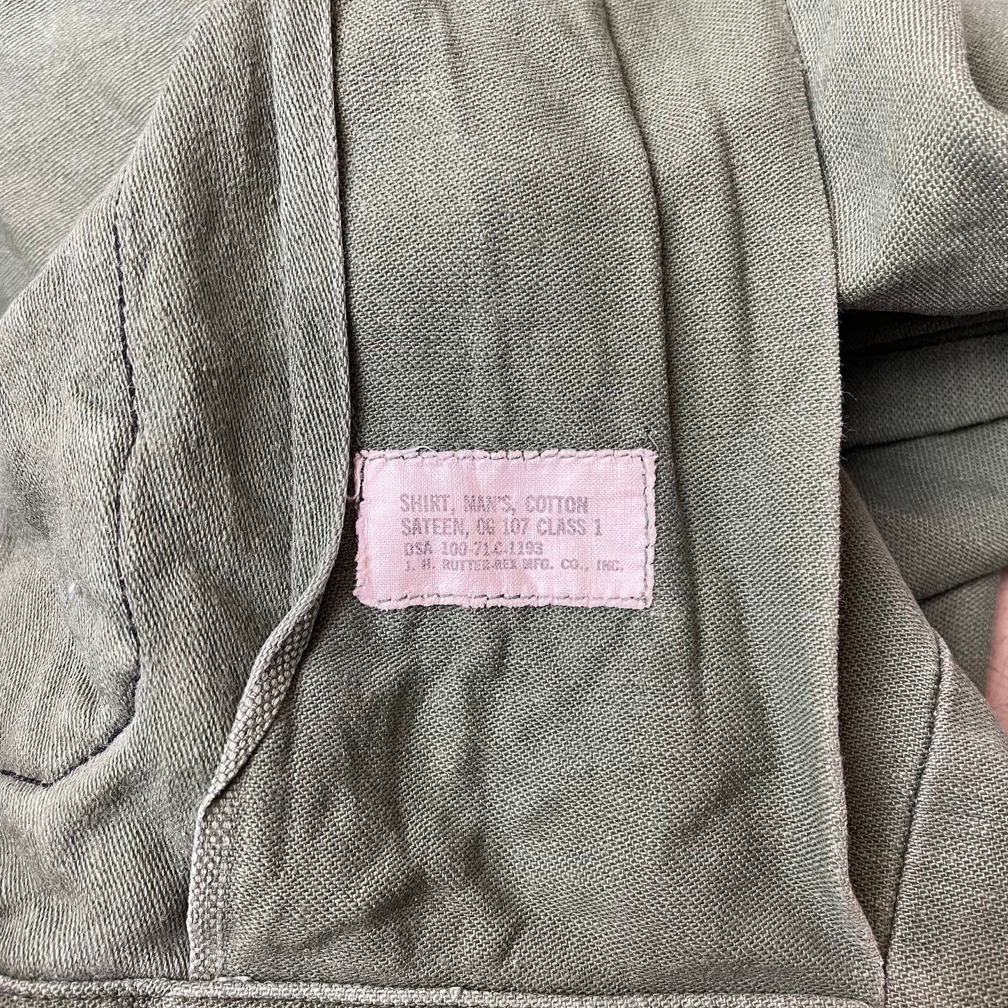 (M-L) 1970s OG107 Cotton Sateen US Army Hemd grün