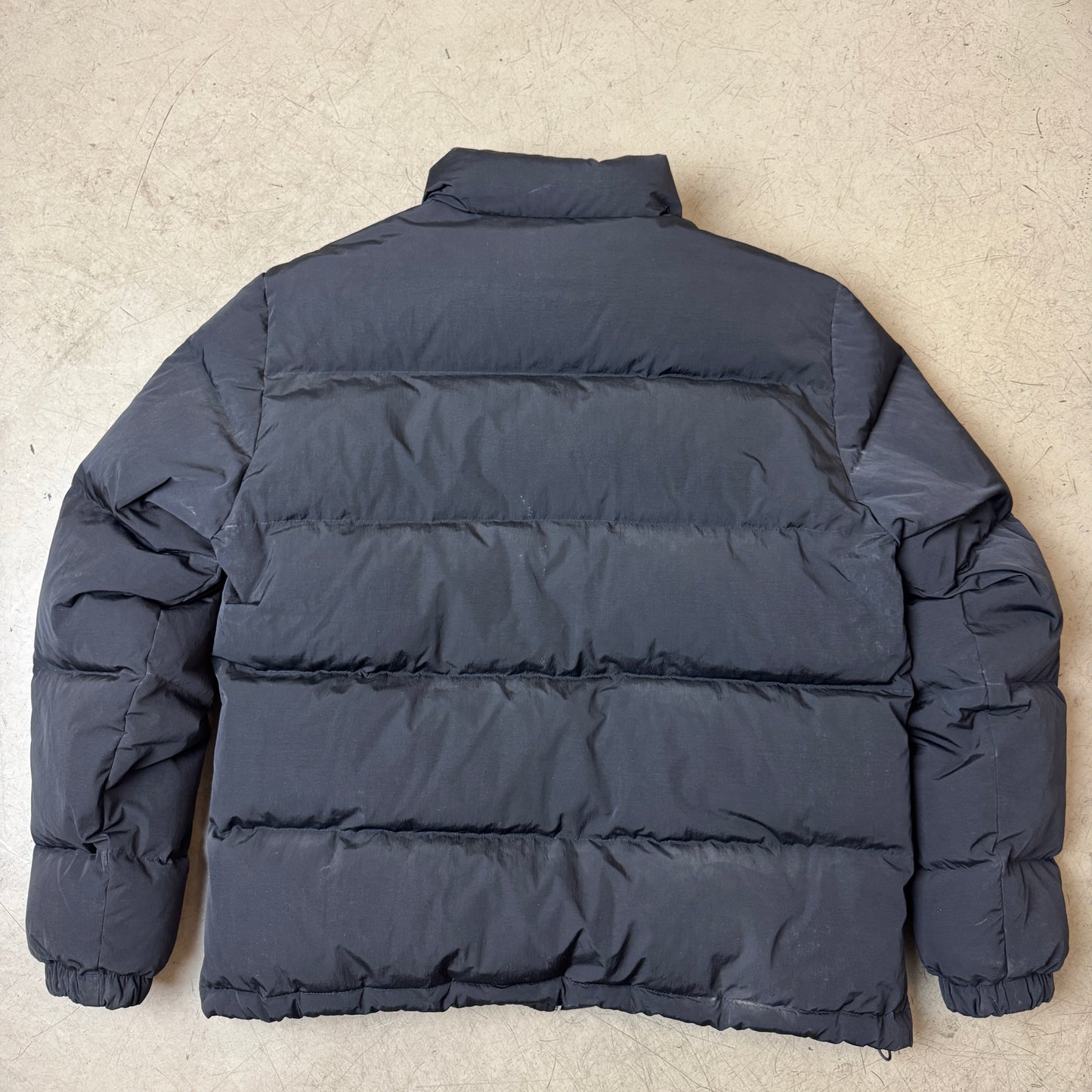 (L) Stüssy Logo Stick Pufferjacke Black