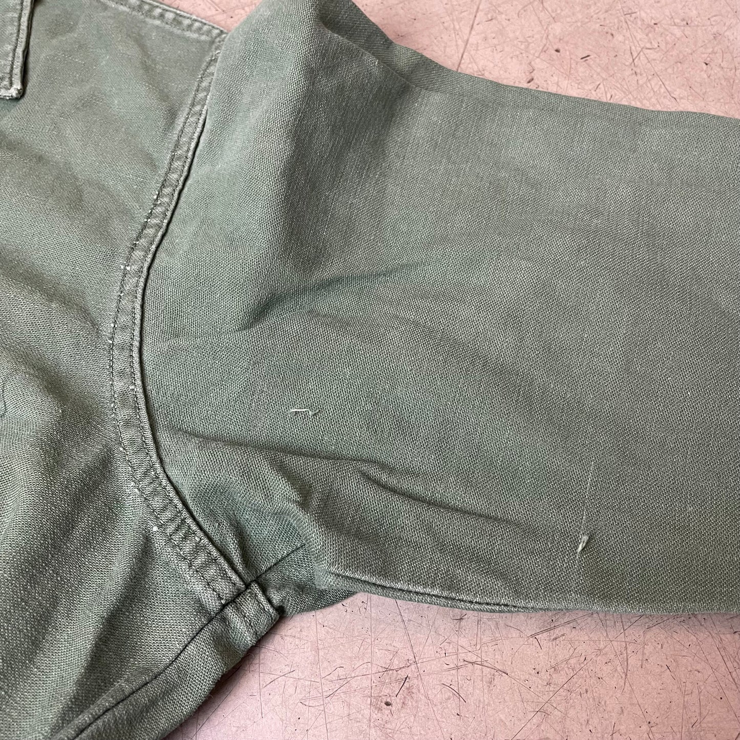 (M-L) 1970s OG107 Cotton Sateen US Army Hemd grün
