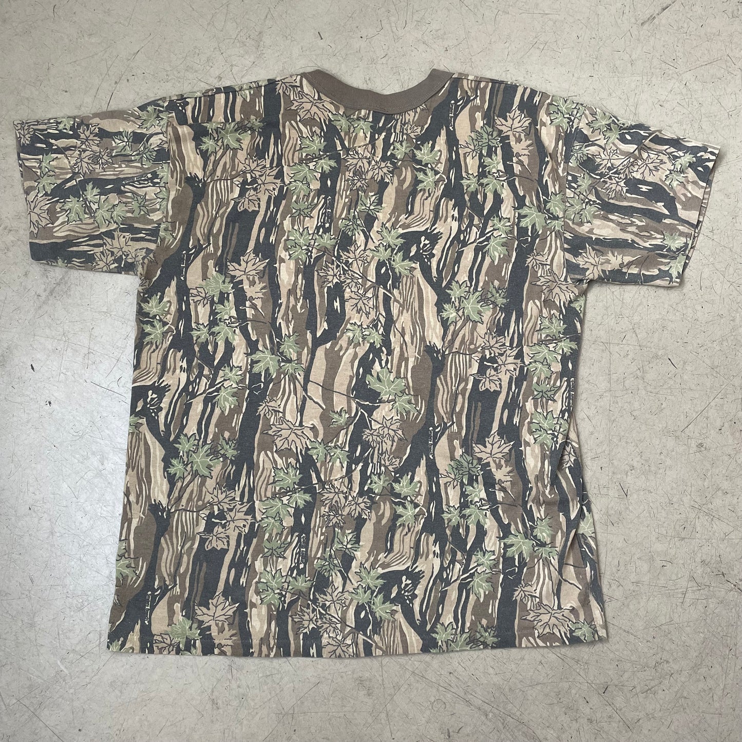 (L) 1990s Single Stitch Camo Realtree Hotel Souvenir Tshirt grün