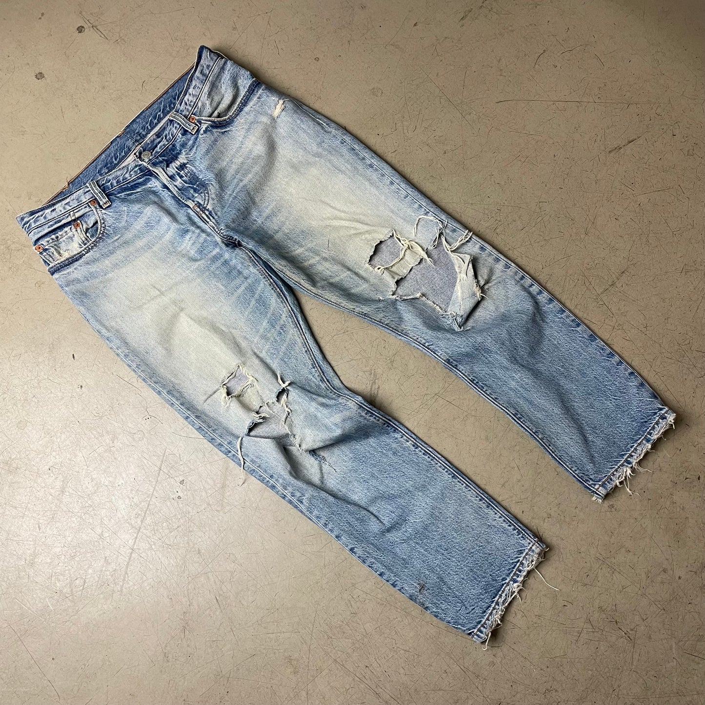 (M) Ripped Levi’s 501 CT Jeanshose faded hellblau W29/L32