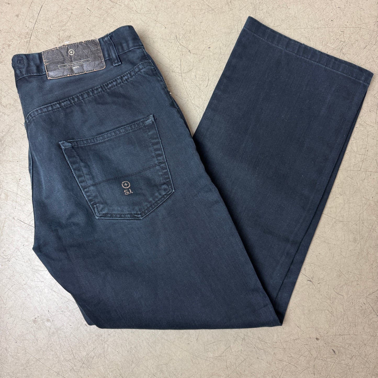 (M-L) Faded Black Stone Island Jeanshose W34