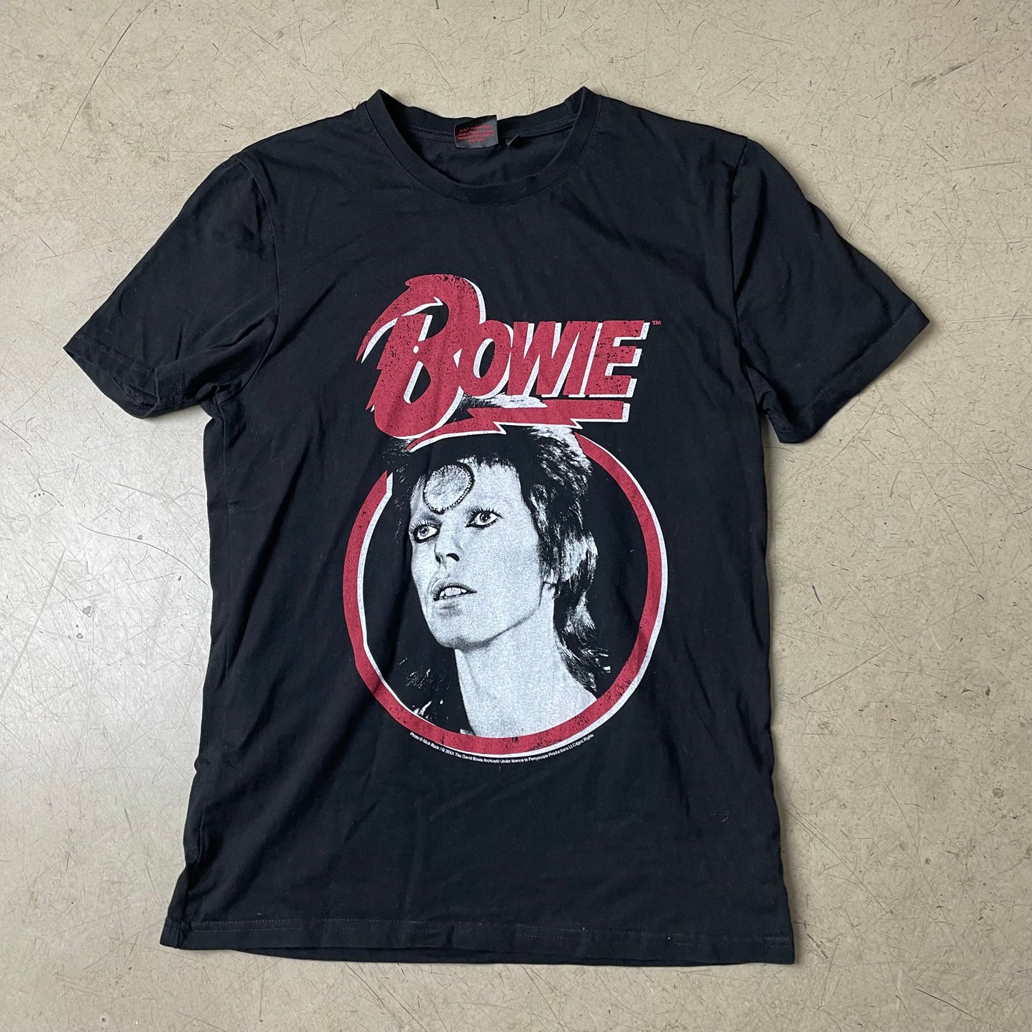 (M) 2021 Bowie Band Tshirt schwarz rot weiß