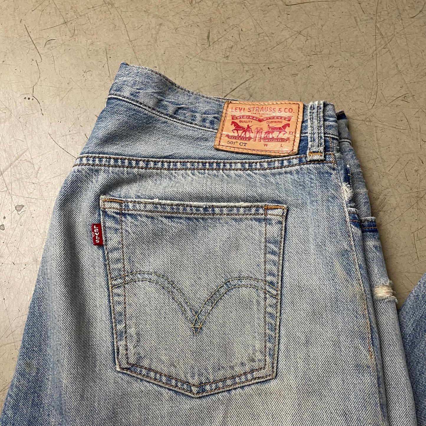 (M) Ripped Levi’s 501 CT Jeanshose faded hellblau W29/L32