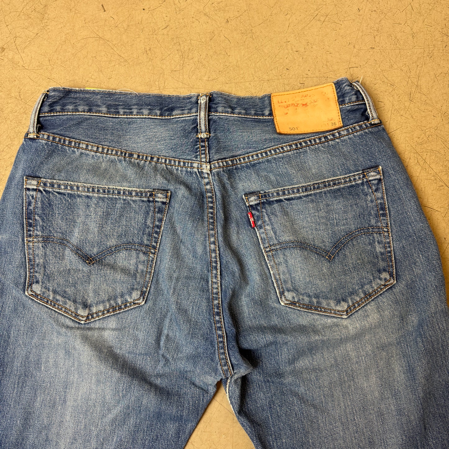 (L) Faded Levi’s 501 Jeanshose Blau W33/L36