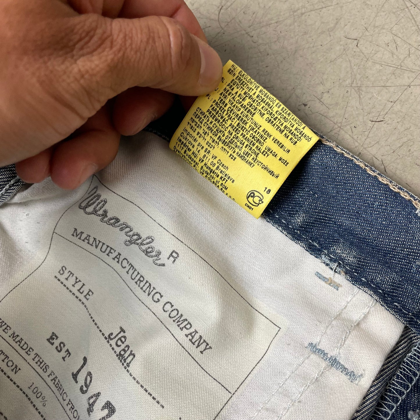 (M-L) Wrangler „Bruce“ Jeanshose faded blau W30/L34