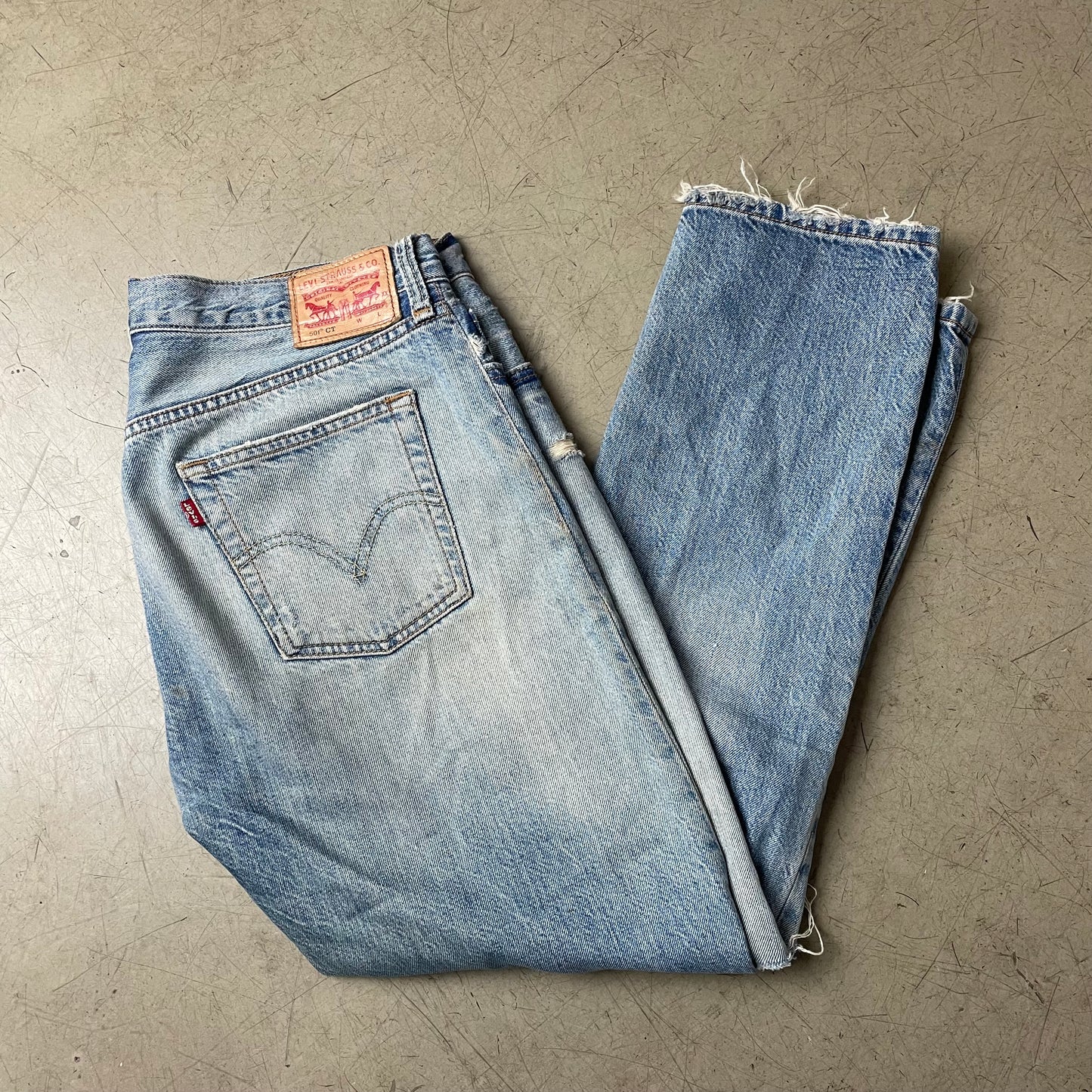 (M) Ripped Levi’s 501 CT Jeanshose faded hellblau W29/L32