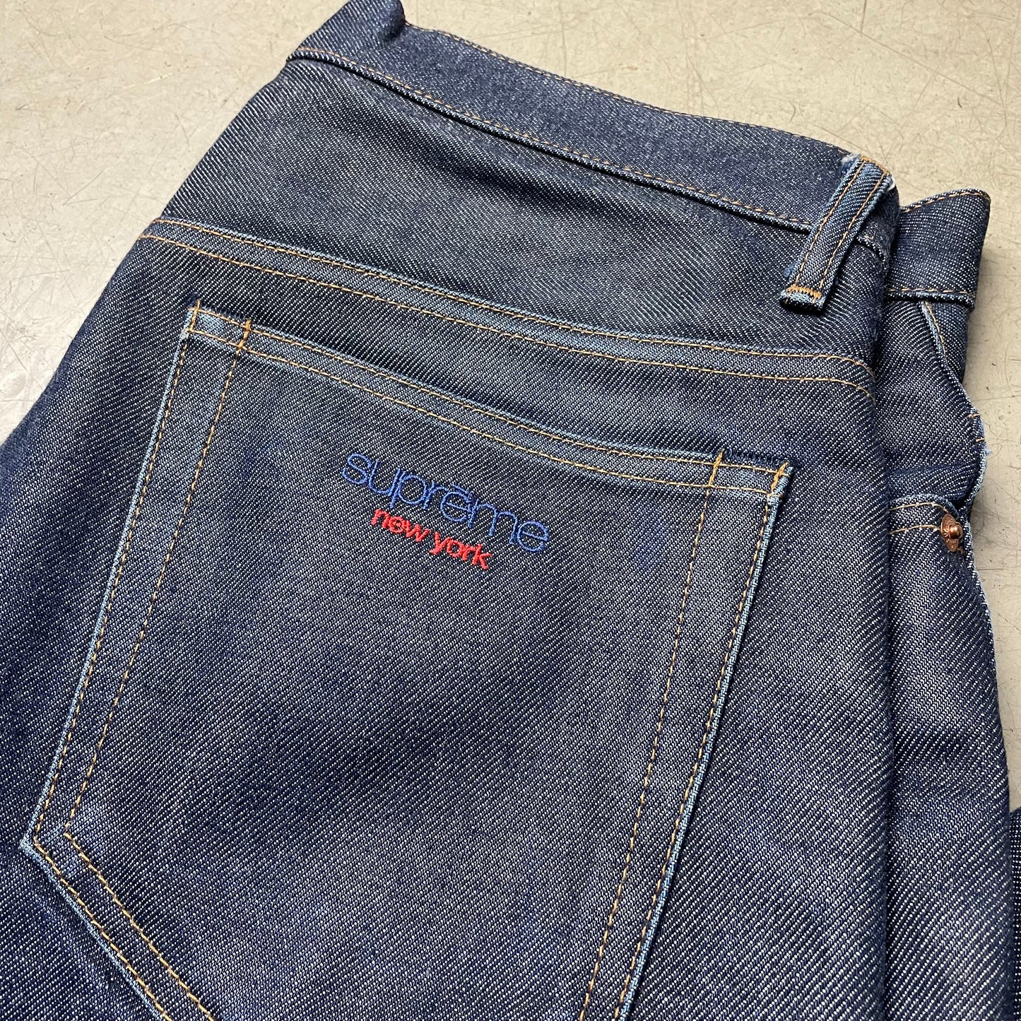 (L) Supreme Selvedge Selvage Denim Jeanshose dunkelblau W30