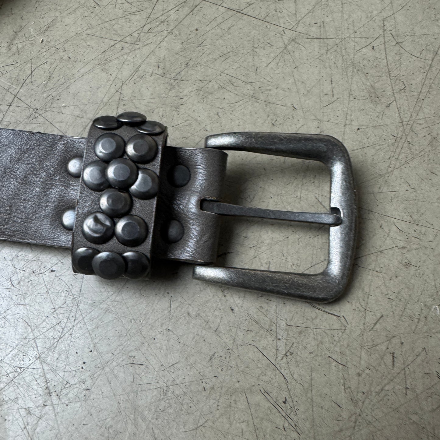 Metall Studded Leder Gürtel Grau Silber 110cm