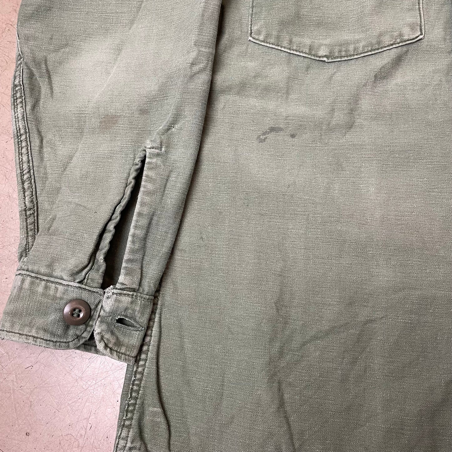 (S) 1970s OG107 Cotton Sateen Hemd US Army faded grün
