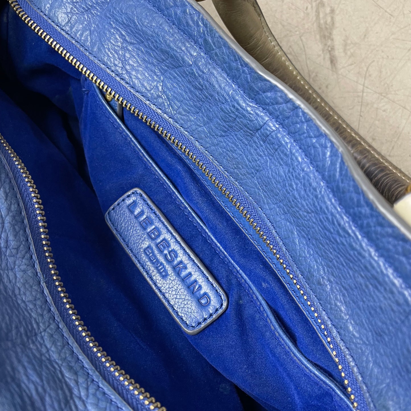 Liebeskind Berlin Leder Handtasche Bag Creme beige blau klein Nieten