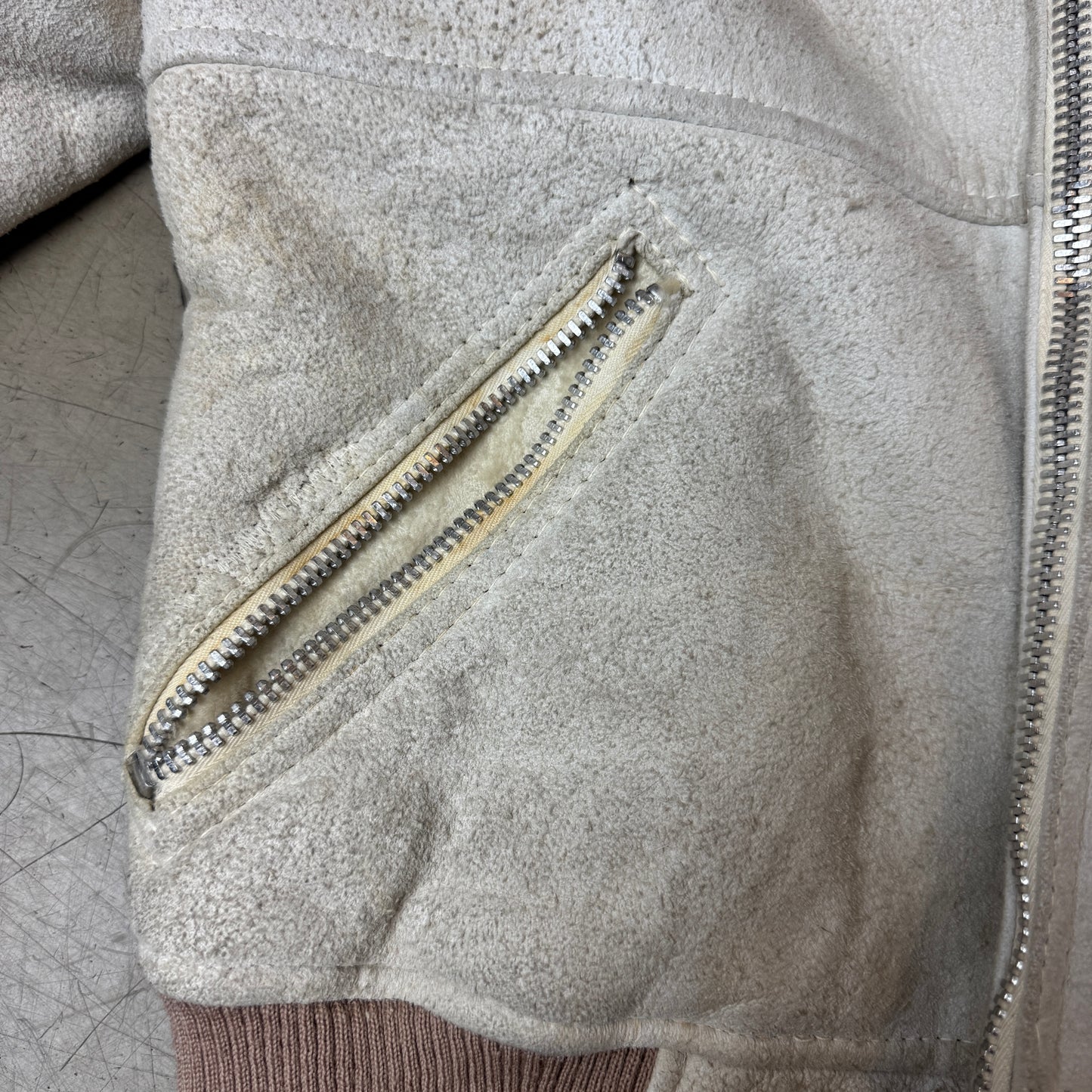 (S-M) 1970s Leder Piloten Flieger Bomberjacke hellgrau echte Schafswolle