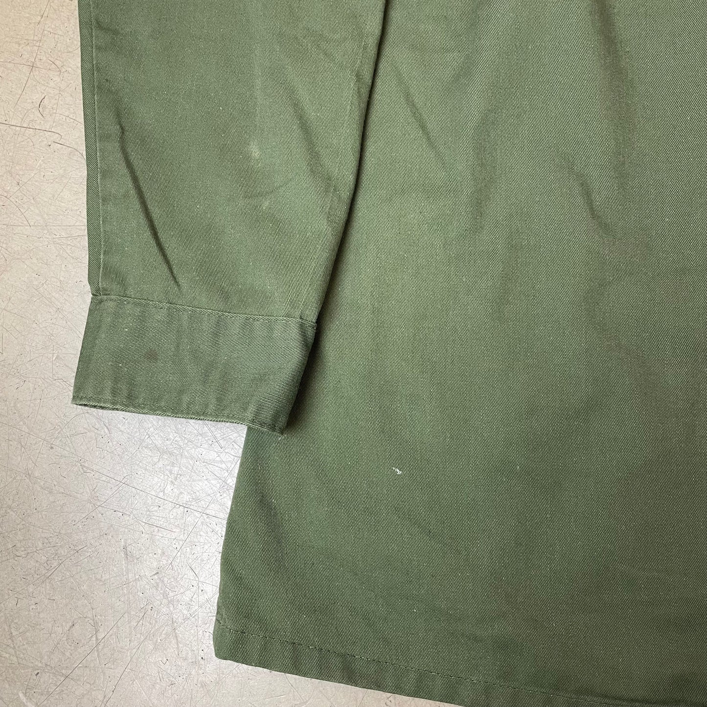 (L) 1970s OG107 Cotton Sateen US Army Hemd grün
