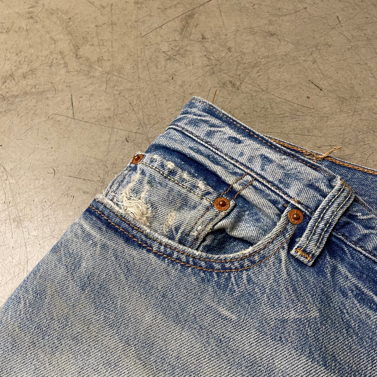 (M) Ripped Levi’s 501 CT Jeanshose faded hellblau W29/L32