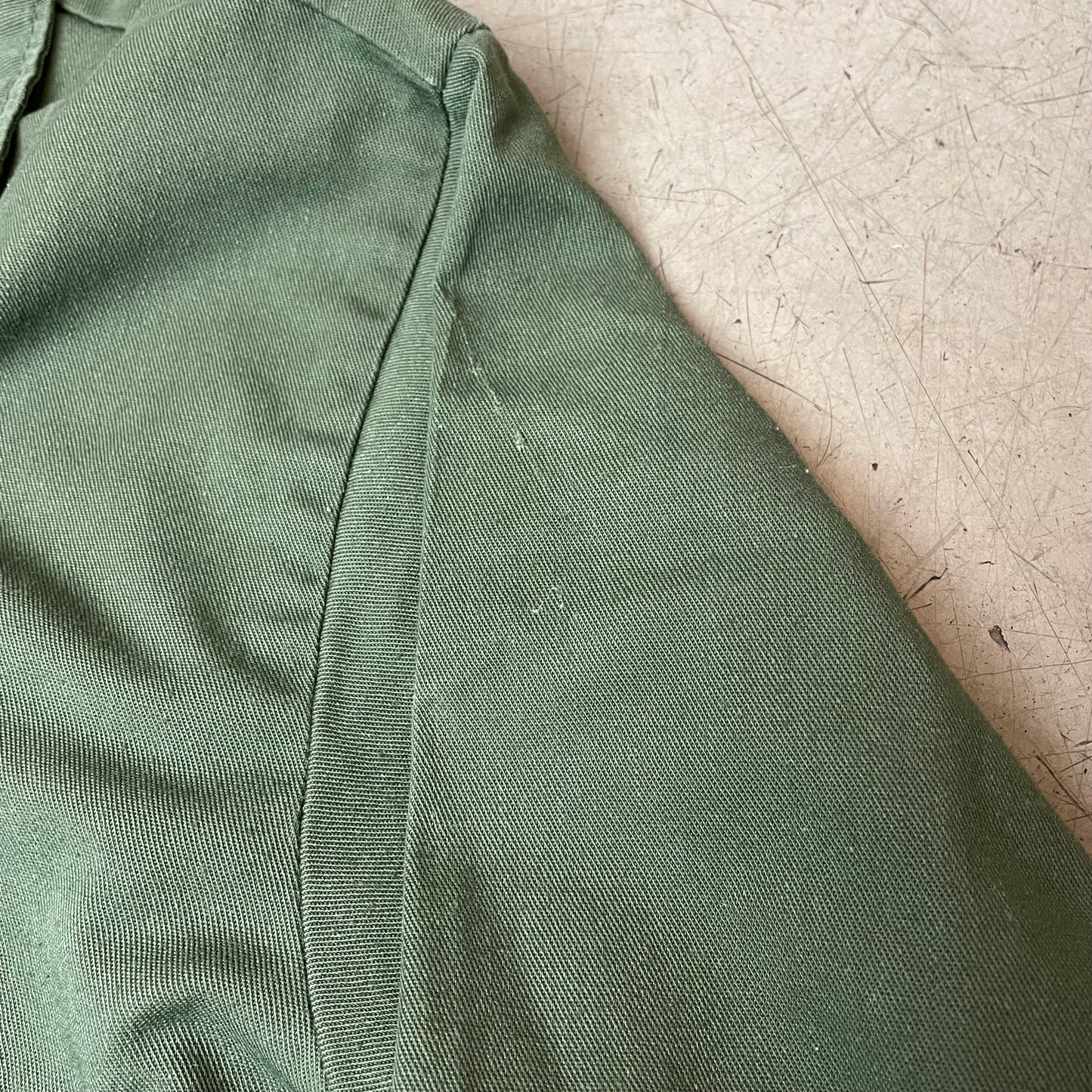 (L) 1970s OG107 Cotton Sateen US Army Hemd grün