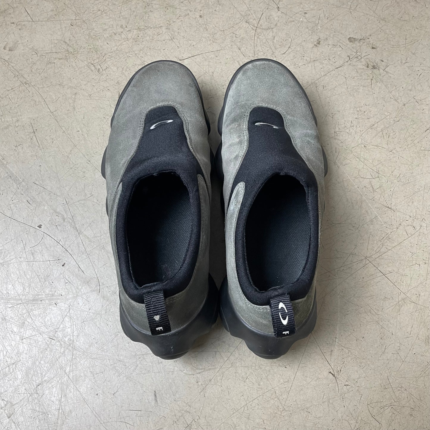 (42,5) Vintage Oakley Factory Team Suede Wildleder Sneaker grau schwarz US9
