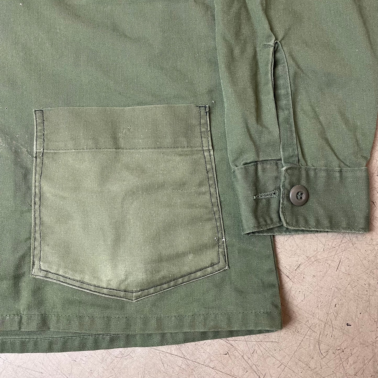 (L) 1970s OG107 Cotton Sateen US Army Hemd grün